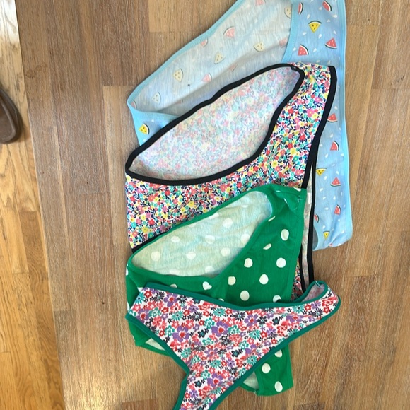Women’s undies - Picture 1 of 3